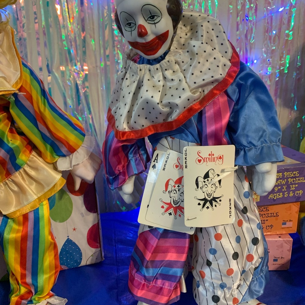 3 porcelain posable clowns - Picture 3 of 5